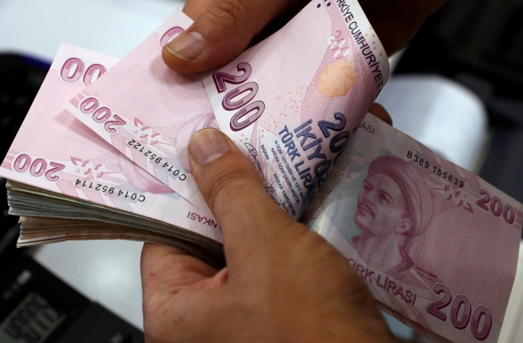 الليرة التركية تواصل الانخفاض أمام الدولار